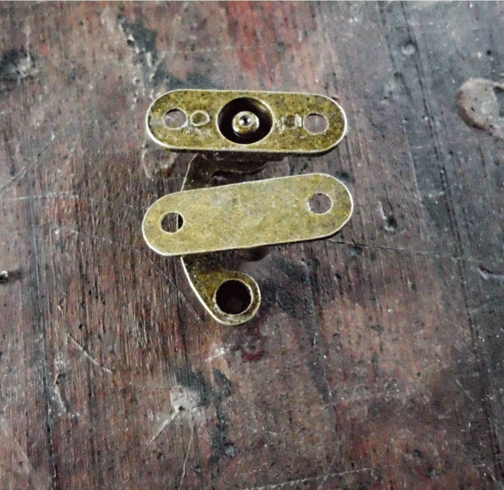 Solid Swing Catches Antique Brass 2 sizes, for boxes, bags and purses