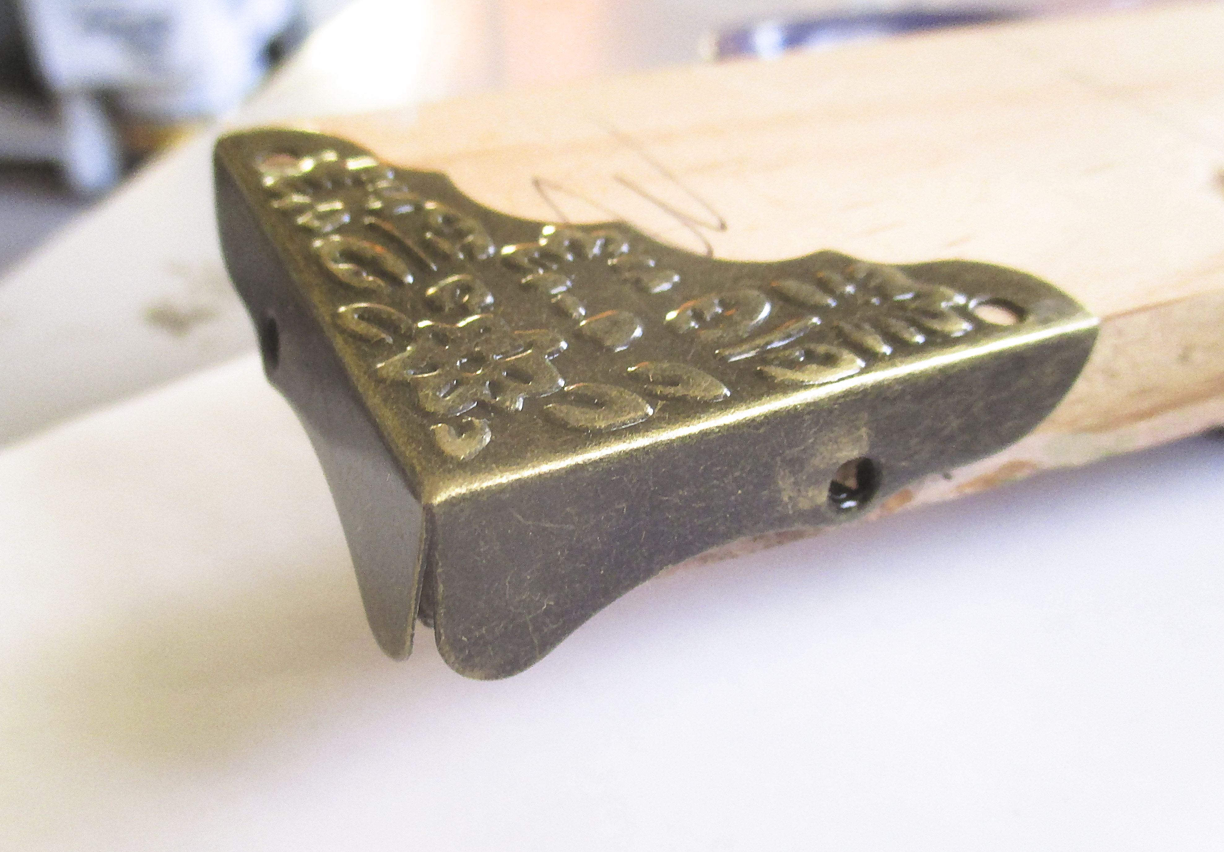 Metal Corners for Boxes Floral Embossed Antique Brass 37x52mm Jaszit