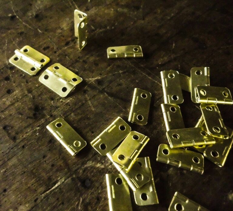Hinges small Gold hinges for leather cases & boxes 16x13mm, or 19x16mm