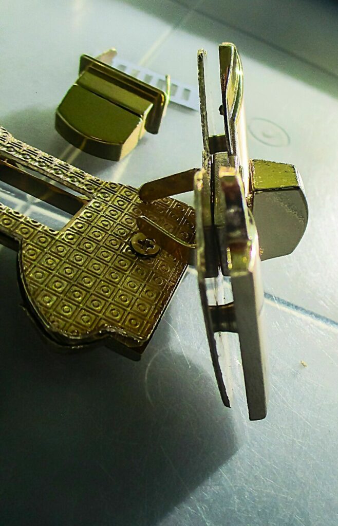Gold Bow Style Twist Turn Lock 60x38mm for handbag and clutch purse - Image 8