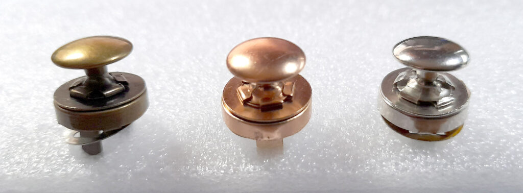 capped magnetic snaps with legs