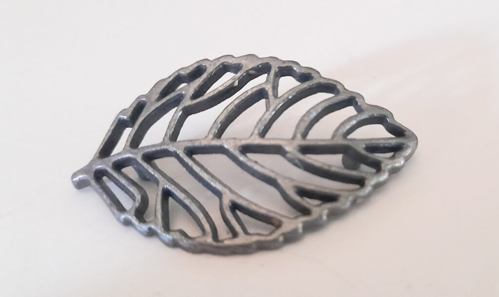Punk Rivets Big Leaf 40mm x 24mm Rivets Pkt 4